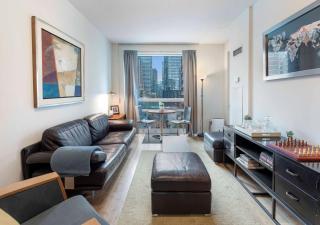 Luxury 1-Bedroom Condo in Yorkville, Downtown Toronto - 9