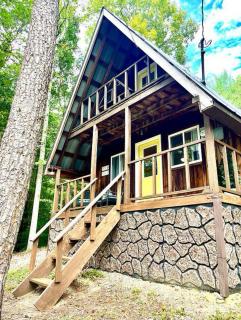 Gorgeous Secluded Cabin with Hiking Trails Near in Frenchburg, Kentucky - 0