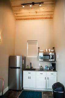 Cozy Hill Country Cottage Rental for Romantic Weekend Getaways from Austin - Hammetts Crossing - 5