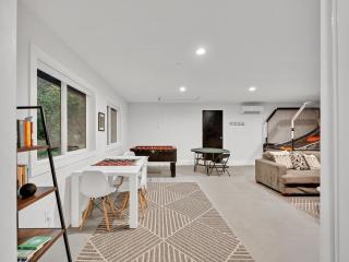 Park Forest Hideaway Pet Friendly Hot Tub EV Charger - 8