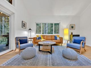 Park Forest Hideaway Pet Friendly Hot Tub EV Charger - 6