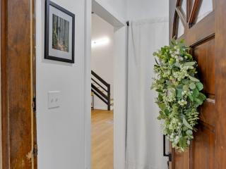 Park Forest Hideaway Pet Friendly Hot Tub EV Charger - 3