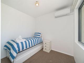 Seaspray unit 7 Kings Beach QLD - 2