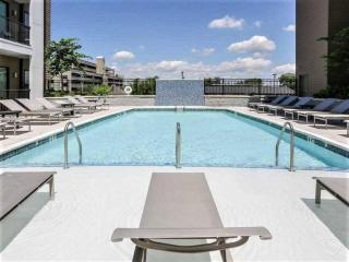 The Nash Luxe, Pool, Gym, Nightlife! - 9