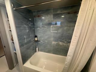 Delightful 5 bedroom EV Charger Airport Golf Parks - 9