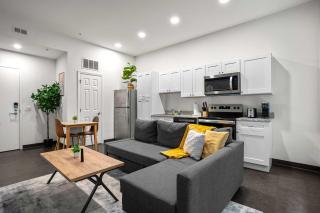 CozySuites Stunning 1BR in Downtown Pitts 12 - 7