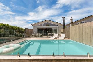 Bespoke Stays - Timeless Style - 0