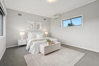 Family-Friendly 3BR Home with Yard at North Ryde - 5