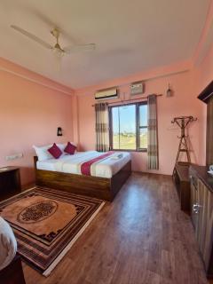 Hotel Tree Tops- A Serene Friendly Hotel in Sauraha - 7