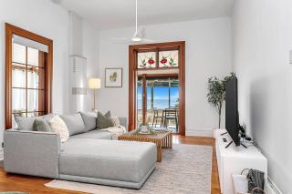 Seavista on the Esplanade - Sunlit Beachfront Escape - 0