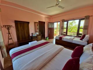 Hotel Tree Tops- A Serene Friendly Hotel in Sauraha - 3