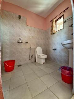 Hotel Tree Tops- A Serene Friendly Hotel in Sauraha - 2