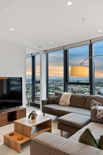 Skyline City Views with 75 Inch TV & Pool Gym Sauna - 9