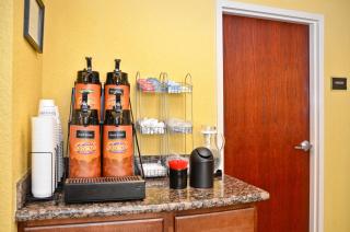 Best Western Plus Parkway Hotel - 6