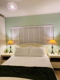 Relax in this Charming East Cowes House with Garden and BBQ - 3