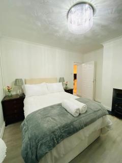 Relax in this Charming East Cowes House with Garden and BBQ - East Cowes - 1