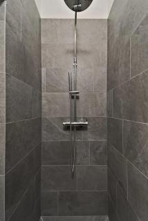 Attic Lake View with Free Parking - 7