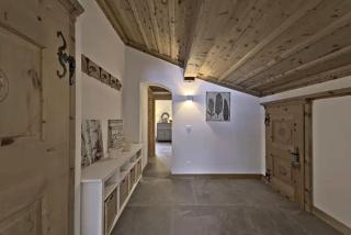 Attic Lake View with Free Parking - 1