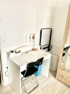 Chambre Privée Cosy- Dans Appartement Moderne en Colocation- Tram A -P5-2 - 4
