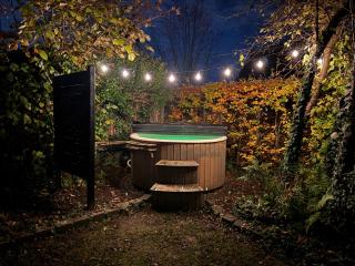 Din egen villa, spa, ude bruser, have & elbil-lader - 0