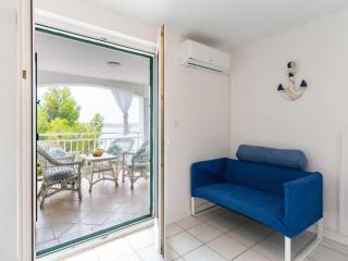 One Bedroom Apartment With Terrace - 3