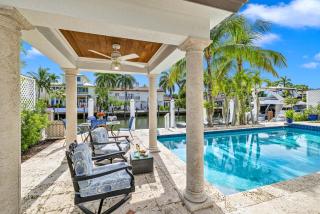 Waterfront Close to Beach Heated Pool Canal View Access Poinciana Key VlLLAS - 7
