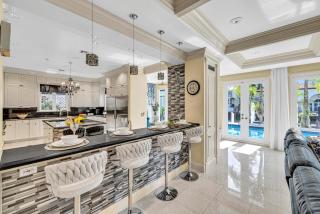 Waterfront Close to Beach Heated Pool Canal View Access Poinciana Key VlLLAS - 4