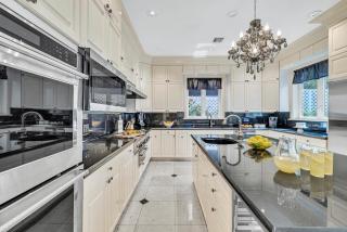 Waterfront Close to Beach Heated Pool Canal View Access Poinciana Key VlLLAS - 2