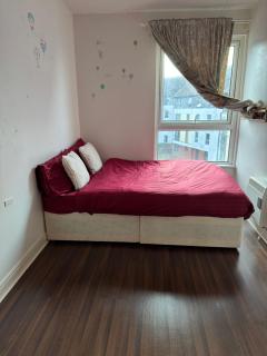 Charming Edinburgh Apartment with Electric Heating Free WiFi - 9