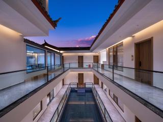 Yinlu Hongyuan (East Gate Store of the Old Town of Lijiang) - 2