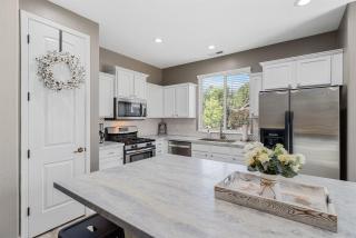 Sublime Mountain Retreat Pool Table Fire-Pit Arcade Game Ideal Location w Central AC - 6