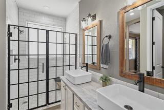 Sublime Mountain Retreat Pool Table Fire-Pit Arcade Game Ideal Location w Central AC - 2