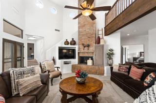 Happy Valley Hideaway Resort-like home with amazing views walking distance to hiking trails - 9