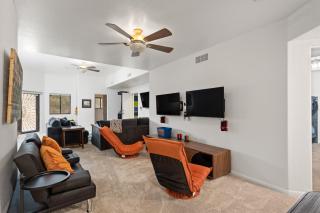 Happy Valley Hideaway Resort-like home with amazing views walking distance to hiking trails - 2