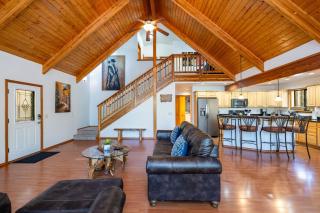 Flagstaff Retreat: Deck Spa Game Room Stunning Views - 9