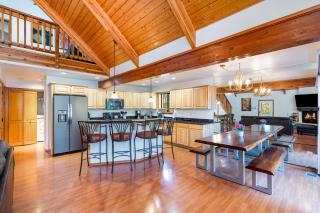 Flagstaff Retreat: Deck Spa Game Room Stunning Views - 8