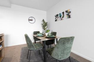 West End 2BR Gem with Rooftop Pool, Balcony & Parking - 6