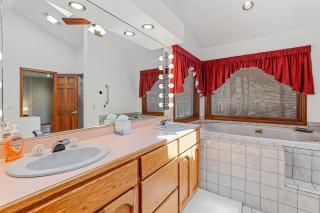 Pristine Cabin on Wooded Lot. Fantastic Location Pool Table - 2