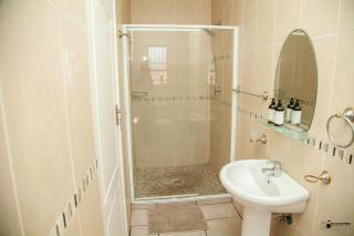 Emmanuel Guesthouse - 8