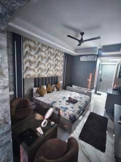 Suite with Private Jacuzzi - Ghaziabad - 0