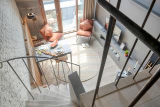 Serene Studio Oasis with Balcony in Ghent - 4