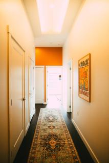 Cozy 2BR Penthouse Downtown - Parking Included - 1