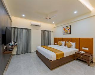 Hotel The Golden Oaks, Kolhapur - 0