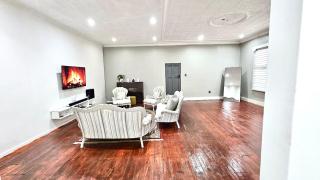 Jacaranda Escape - 3