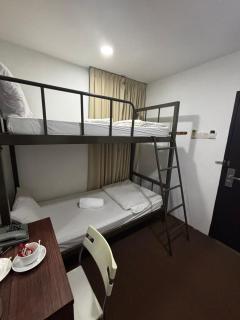 Swing & Pillows - Grand Inn George Town Penang - 1