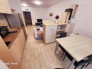 Marina Breeze - Beach Pool Spa Resort Jacuzzi Pool Sauna - 8