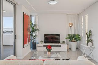 Cozy 3BR Mascot APT Walk to Train &Airport - 0