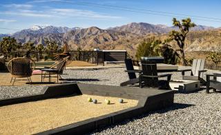 The Hoopa House - Pickleball Hot Tub Views - 1