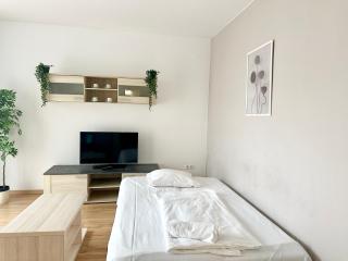 Prime Stay - Deluxe 1 Bedroom Apartment with Balcony - 0