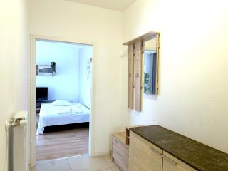 Prime Stay - Deluxe 1 Bedroom Apartment with Balcony - 7